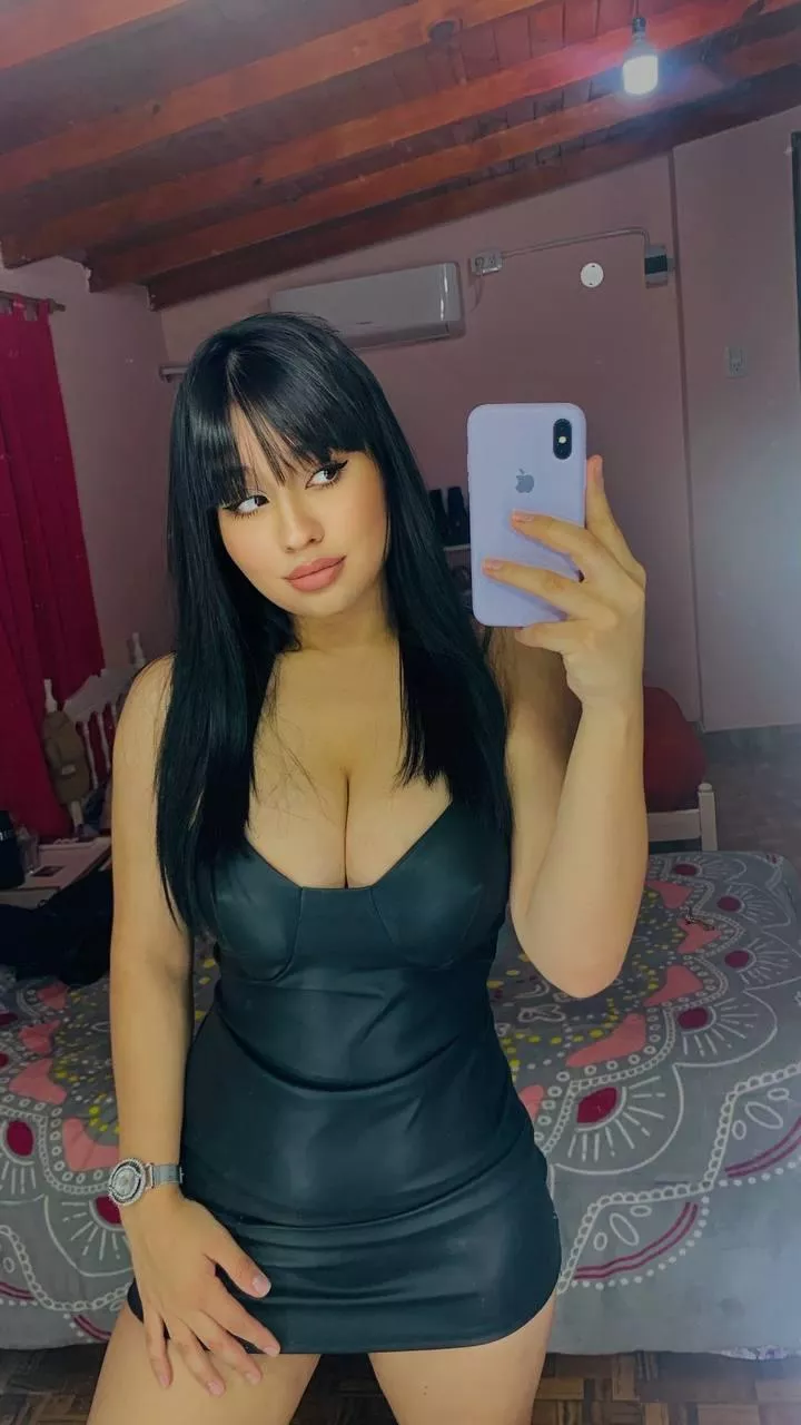 I got this dress for my 18th birthday party and I feel rly cute in it, what do you think? :))