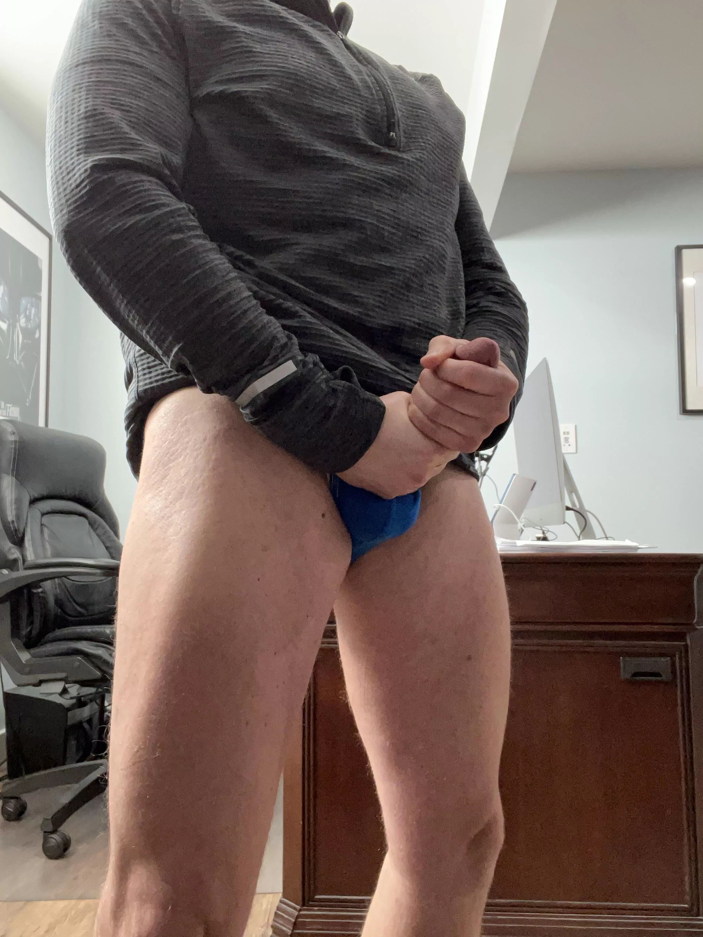 I hate Mondays. Come keep me entertained. (49)