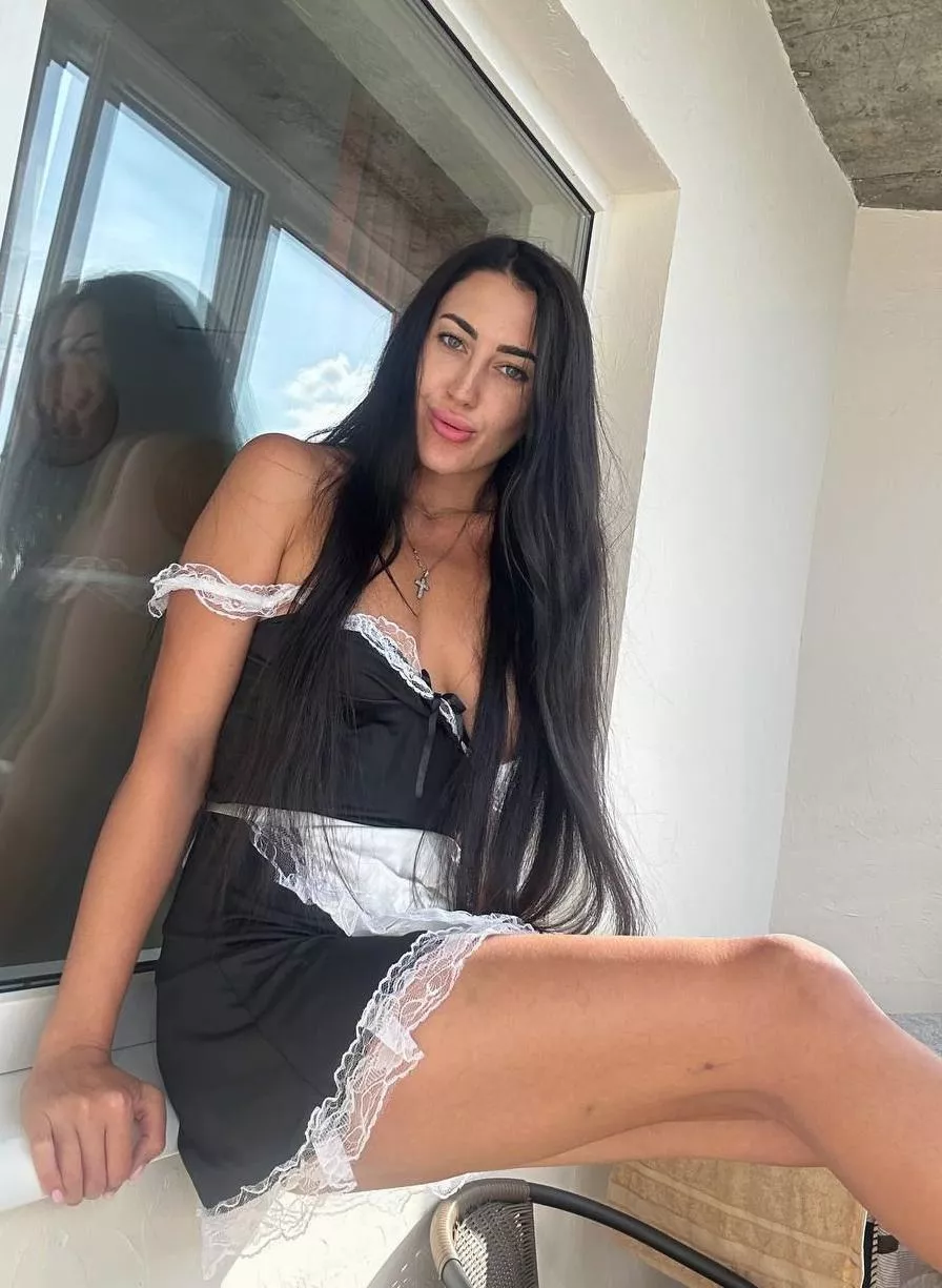 I never wear clothes around my house Perfect wife for u daddy