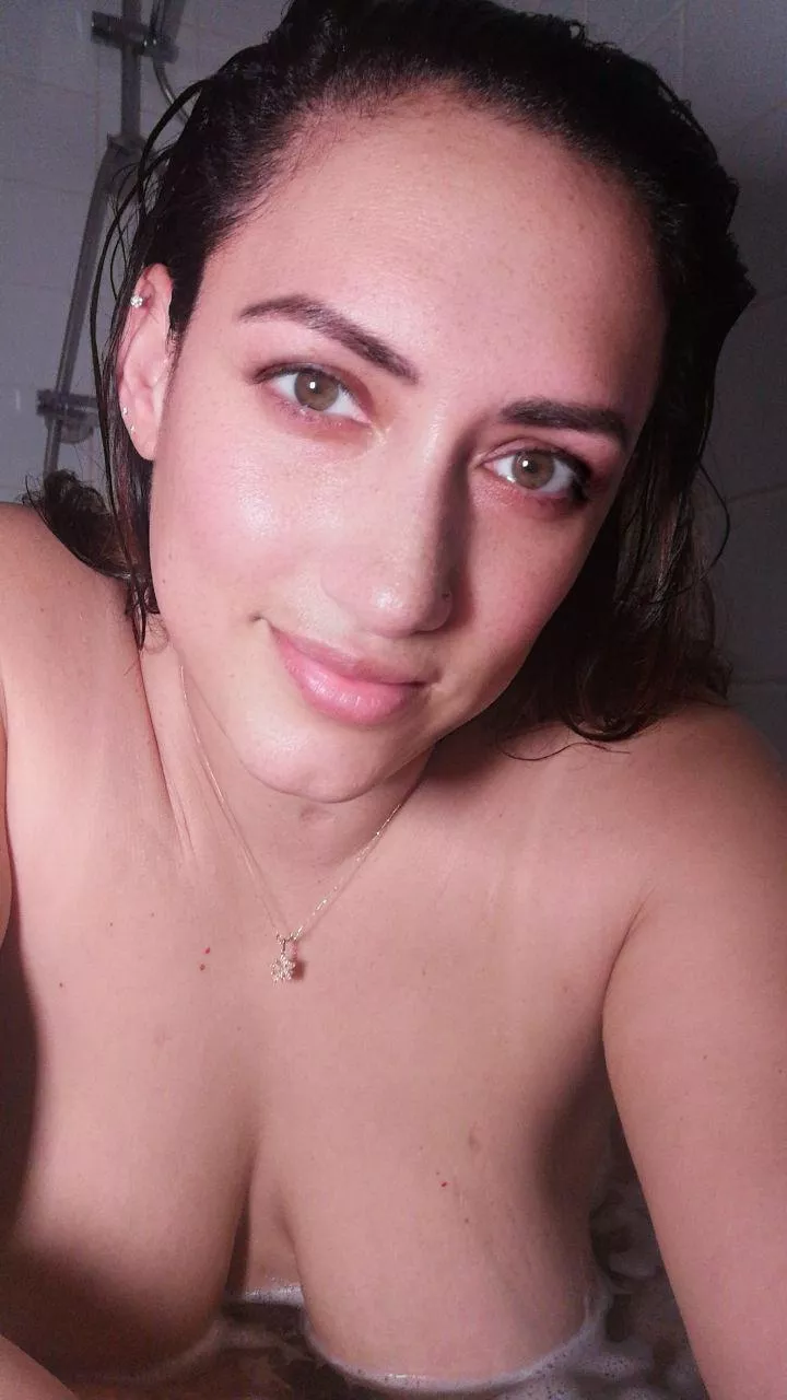 I snap you saying I'm waiting in the bath for you, how quick you getting home?