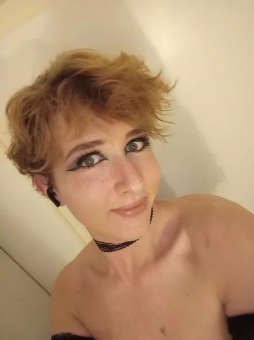 I tried a more natural makeup look, I think it looks cute.