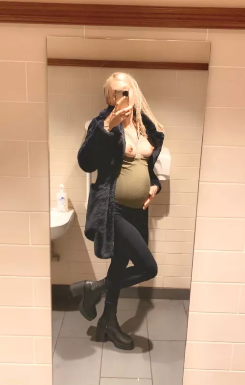 I'm rocking the preggo body 