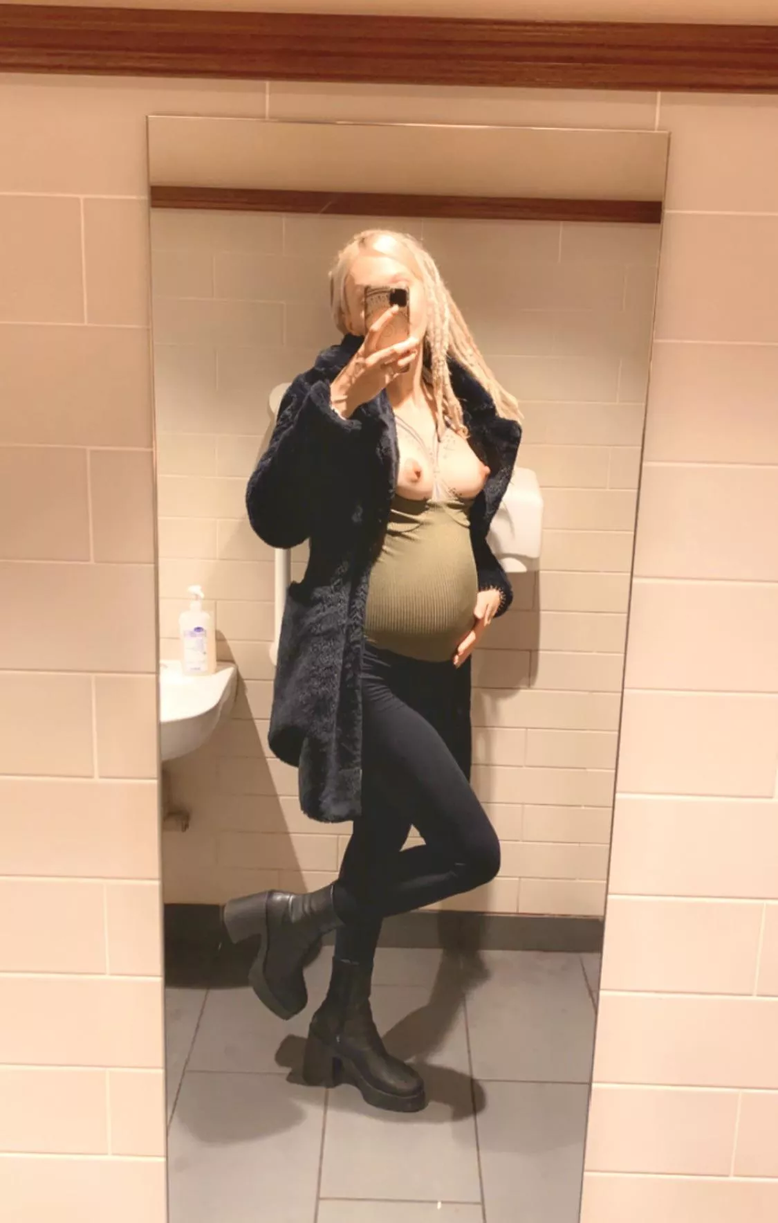 I'm rocking the preggo body 