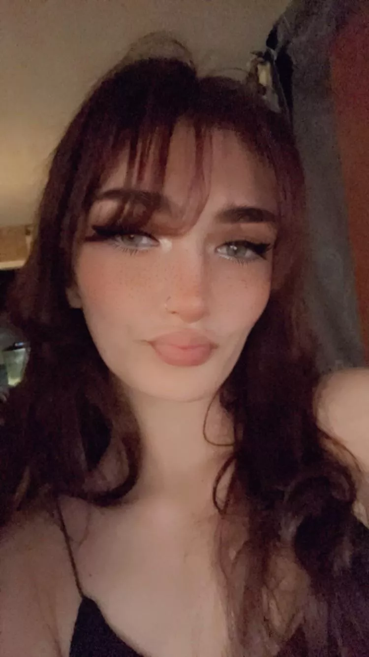 Just pretty little bored slut 💕