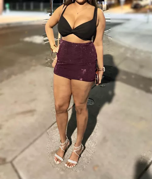 Love this black top [F]