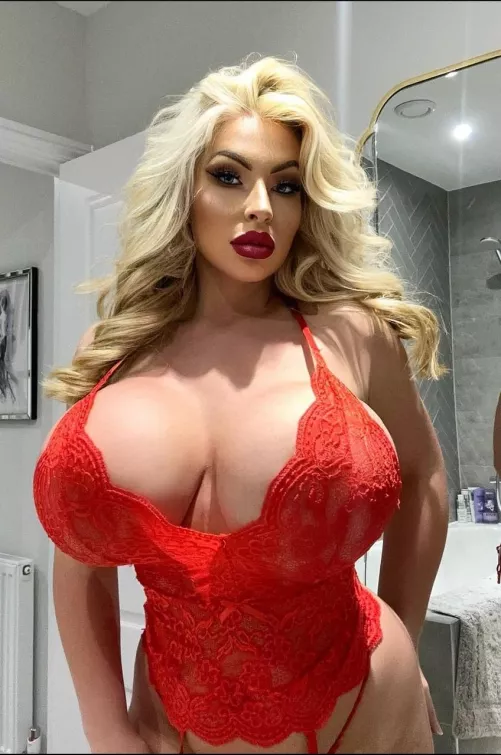 Maddison Busty Blonde Bimbo 🔥