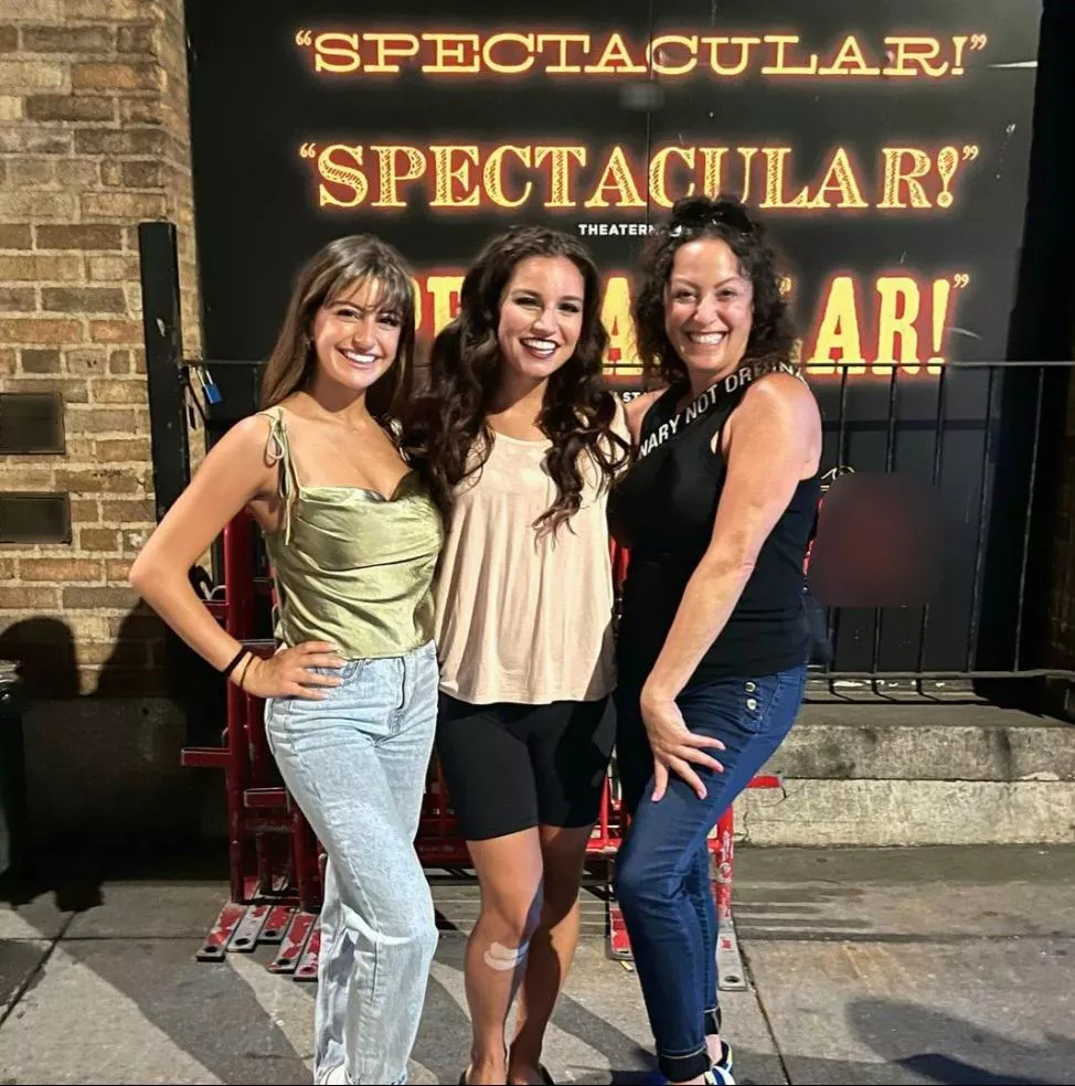 Mother(48/right), with her daughter(18/left), and her niece(19/middle)💯🔥