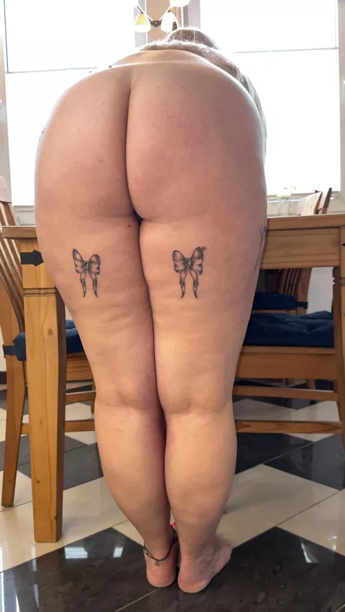 my cellulite are shining