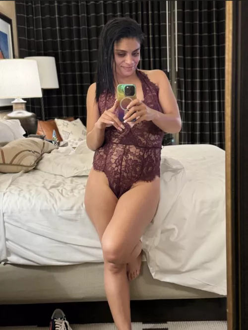 Non-nude but just wanted to say hi in this hot outfit ☺️