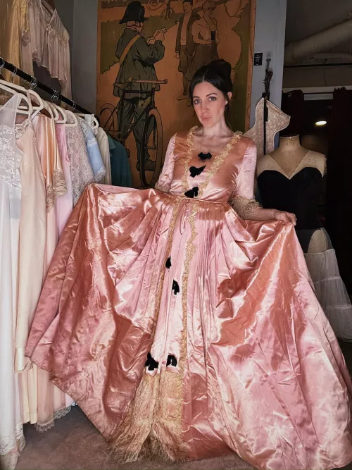 @prettysadiereed Just trying on some fun things at the antique store