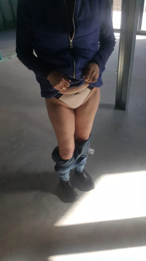 Queen being stripped off on a building site