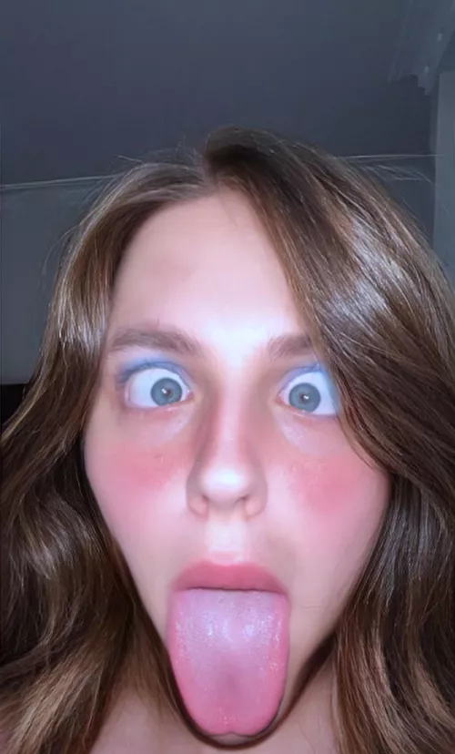 Ready to have my throat fucked hehe