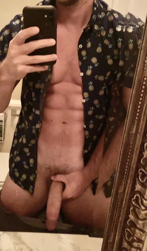 Say “hey” if you’d secretly suck me off in the pool party bathroom