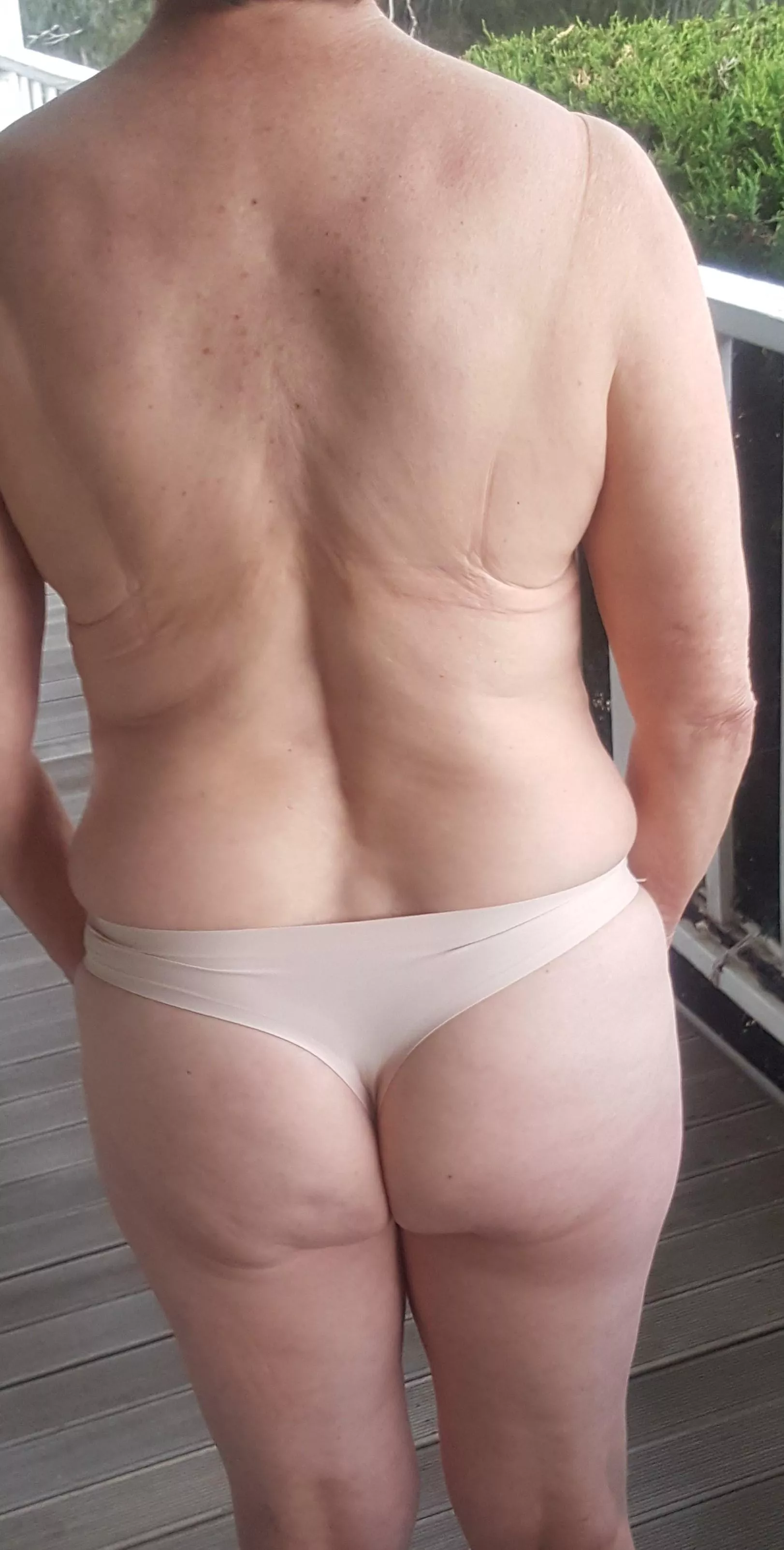 Sexy Queens ass view who likes it