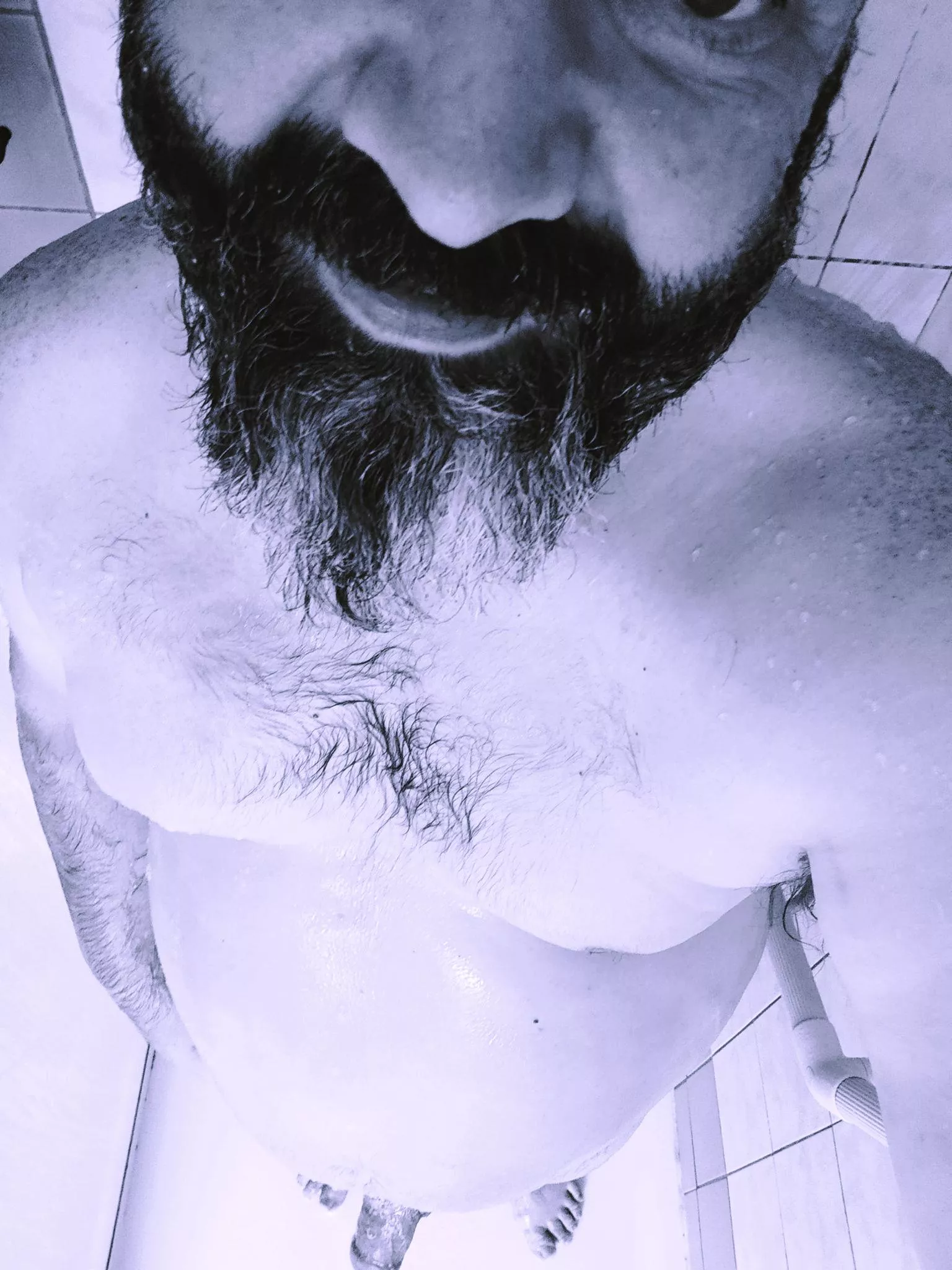 Shower Time (48) who wanna join daddy 