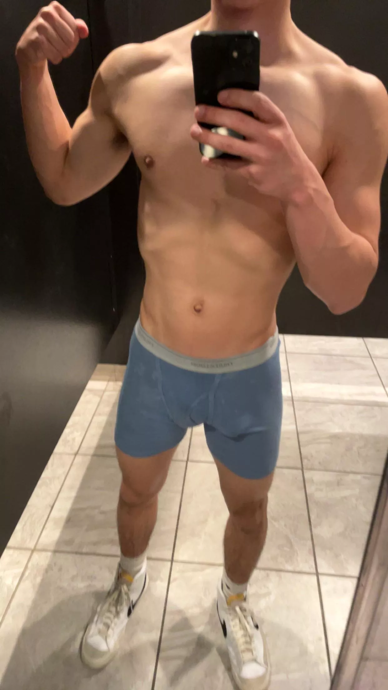 sniff my sweaty bulge after my leg workout bro.