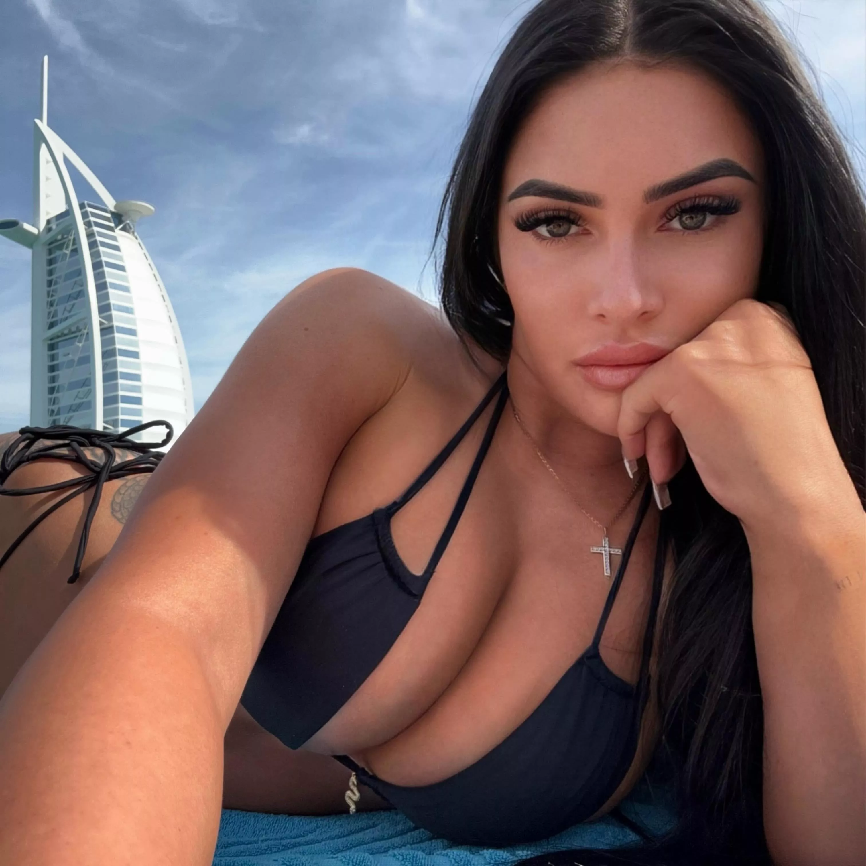 staring contest 🍒