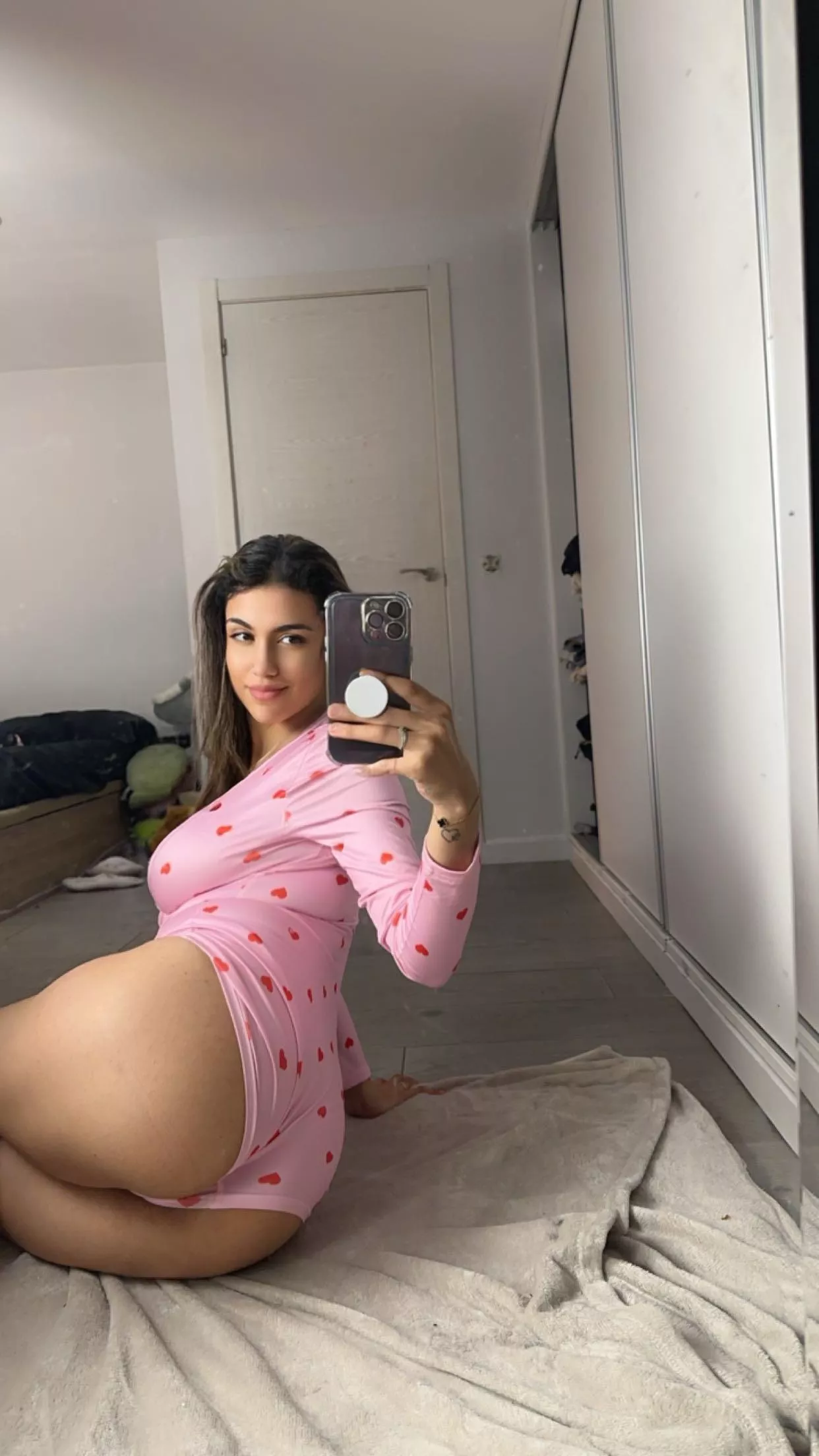 Trying new poses and angles... I hope you know how to open that present