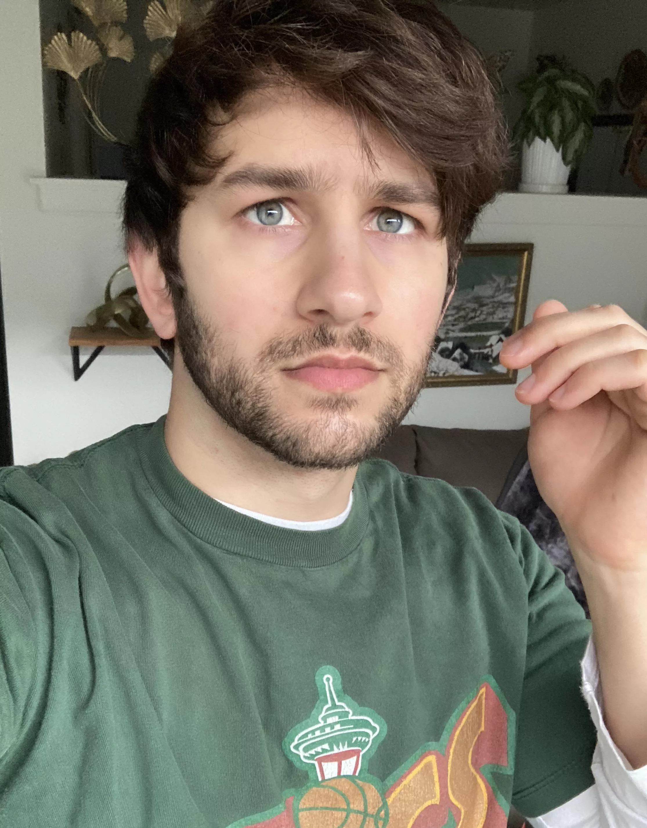 Was taking a selfie when I realized my neighbors forgot to close their blinds before they started the hankypanky… 😅