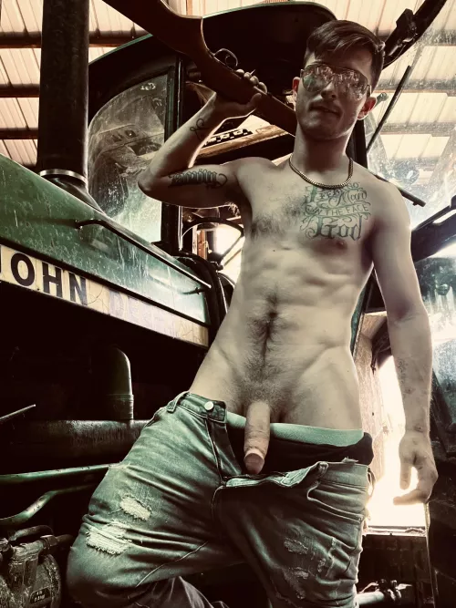 Who wants to ride my big fat cock😈