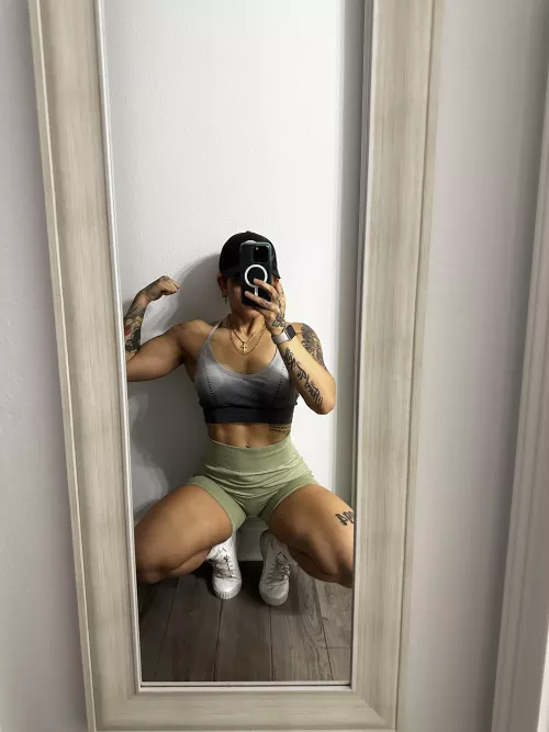 Working out for the post gym selfie