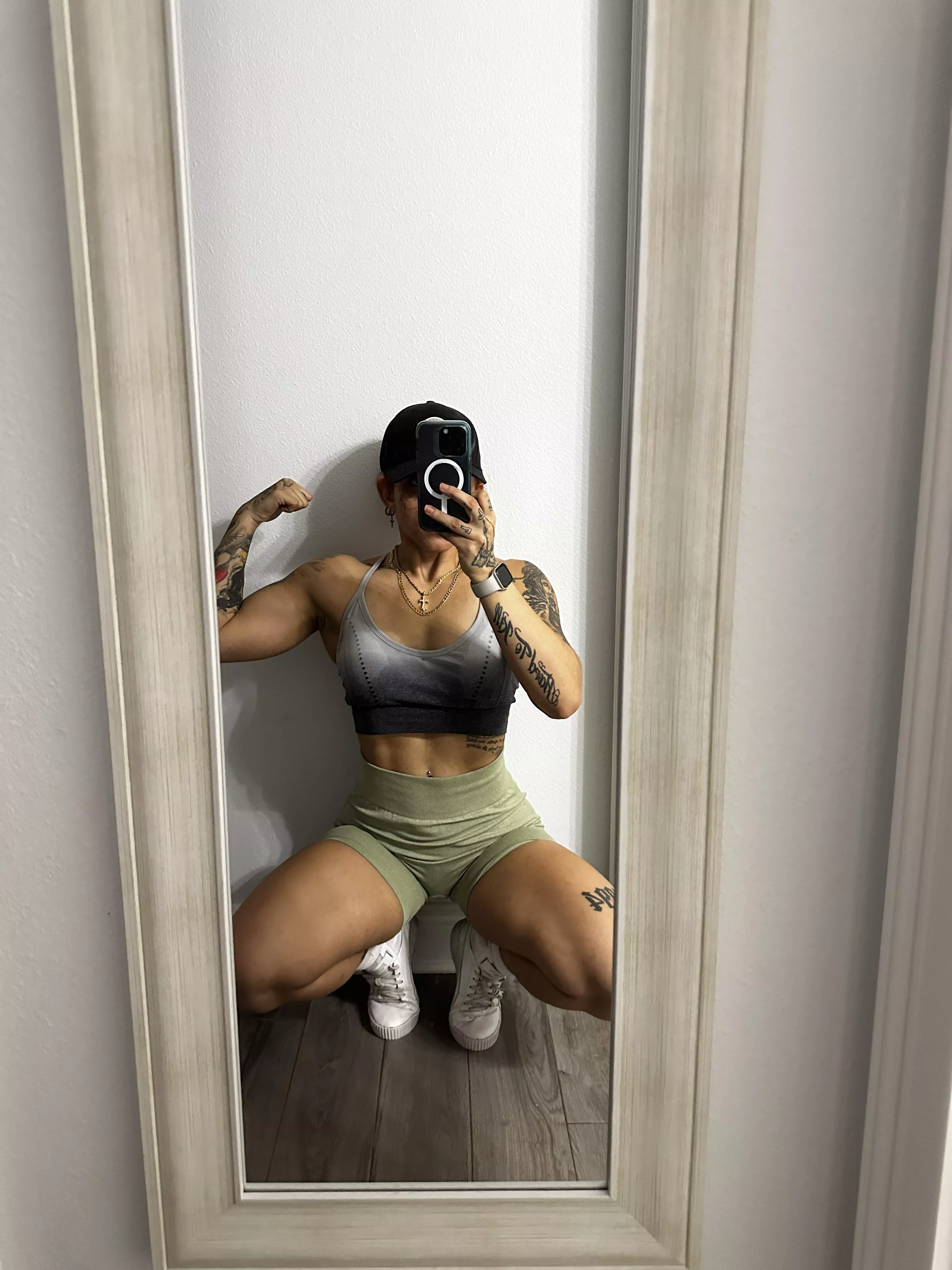 Working out for the post gym selfie