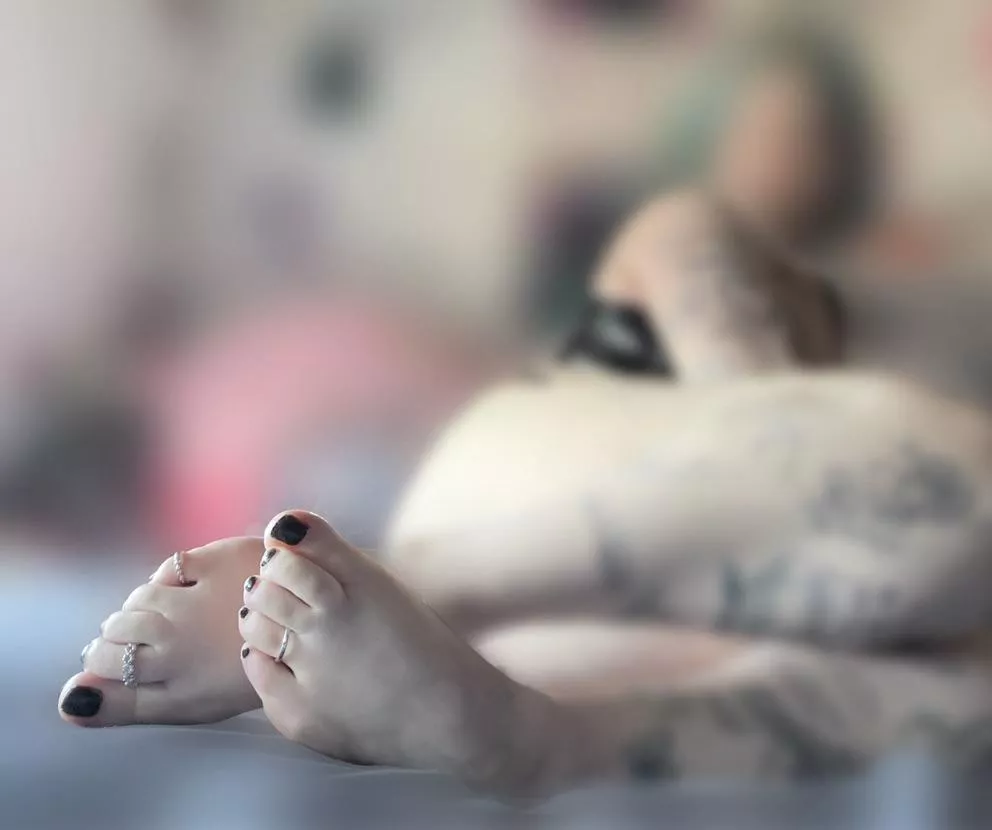You can only focus on my feet, and I’m willing to bet you love it too 🖤