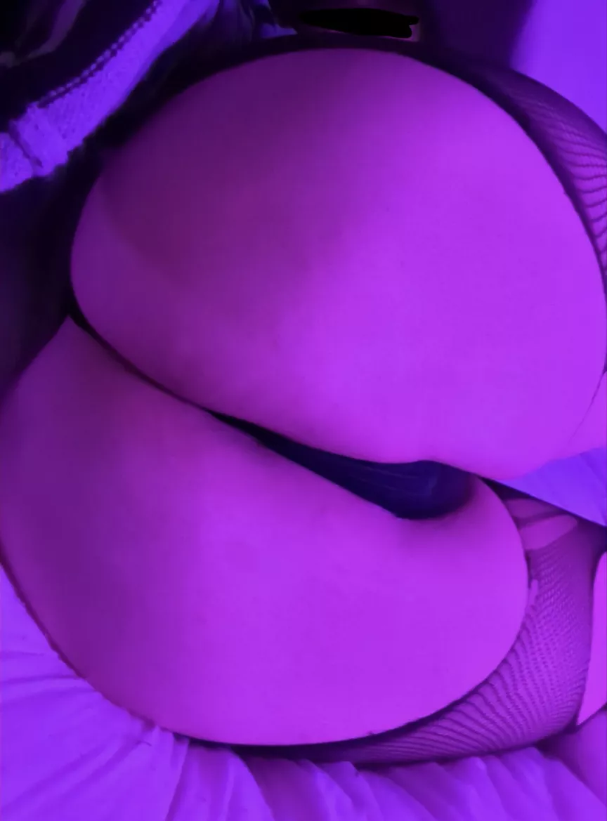 You don't mind getting pics like this from your roommate right? >\\\<