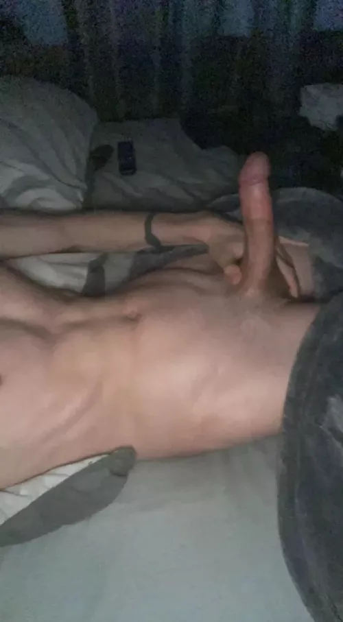 18 looking for smooth bubble butt femboys