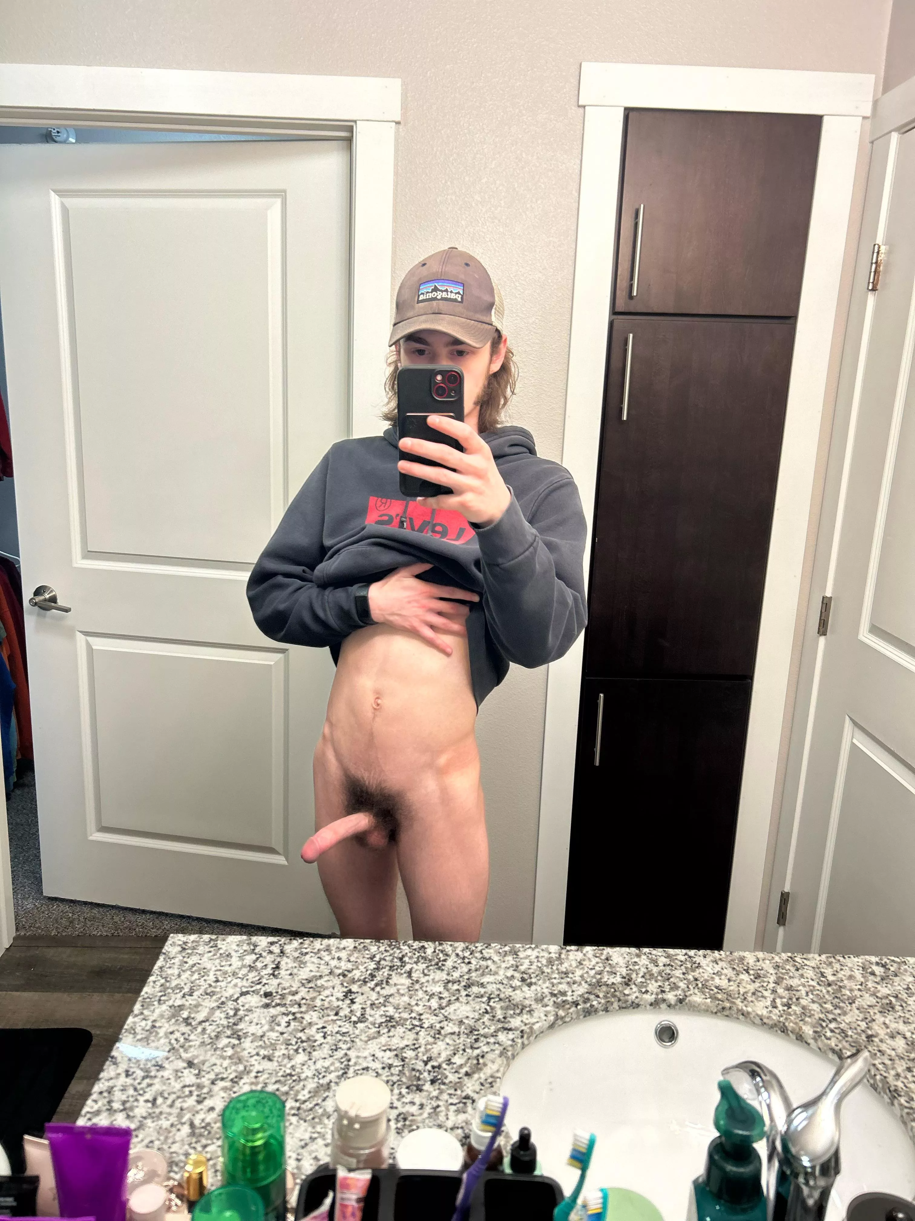 19 anyone wanna cum on vc?