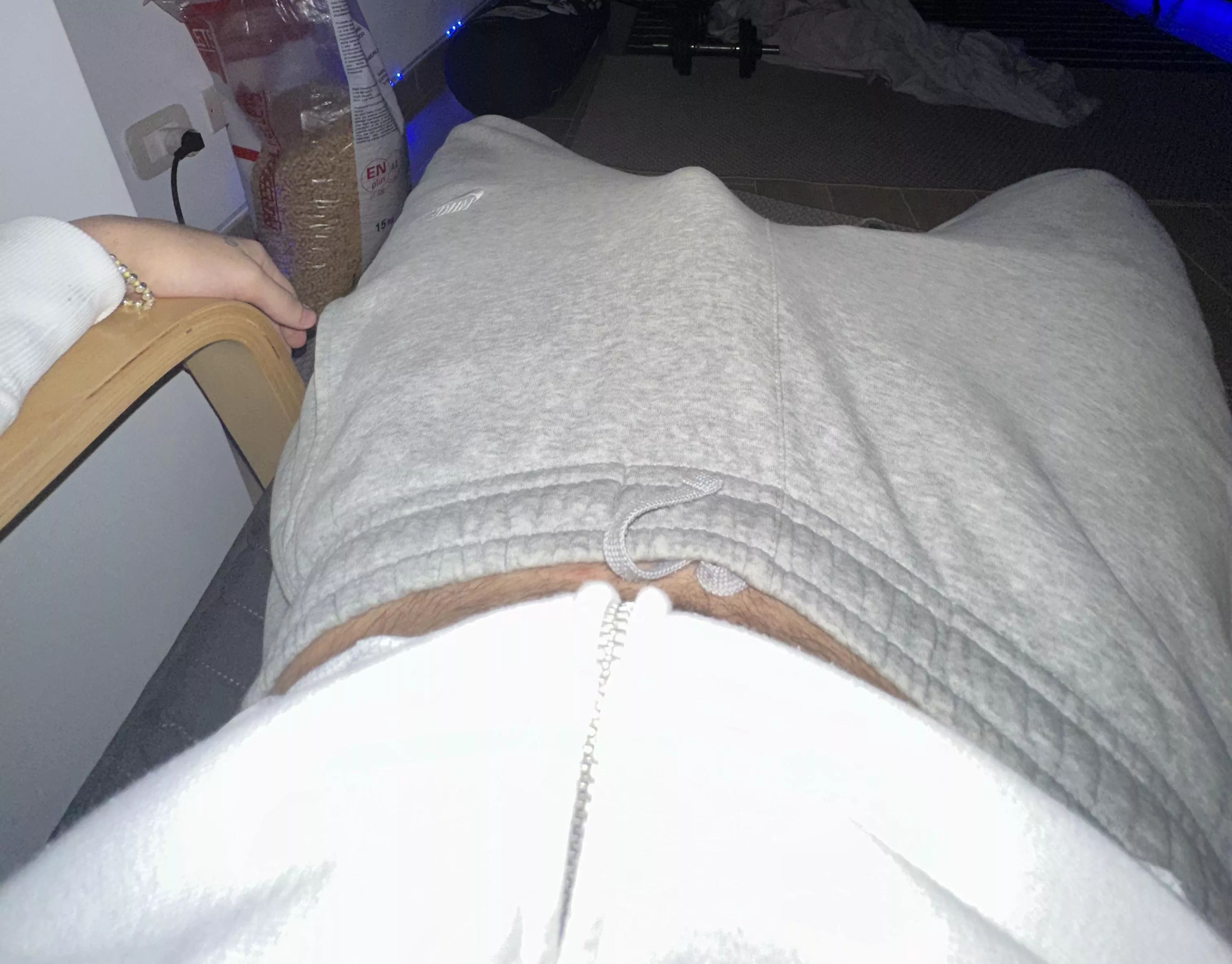 19 M i get so horny at night damn