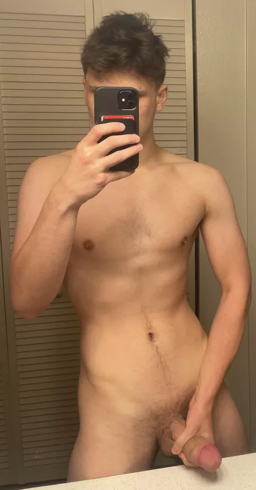 24 Bi, fit bros and twinks hmu to burst together. Face/live +++ Louie_tropi2021 
