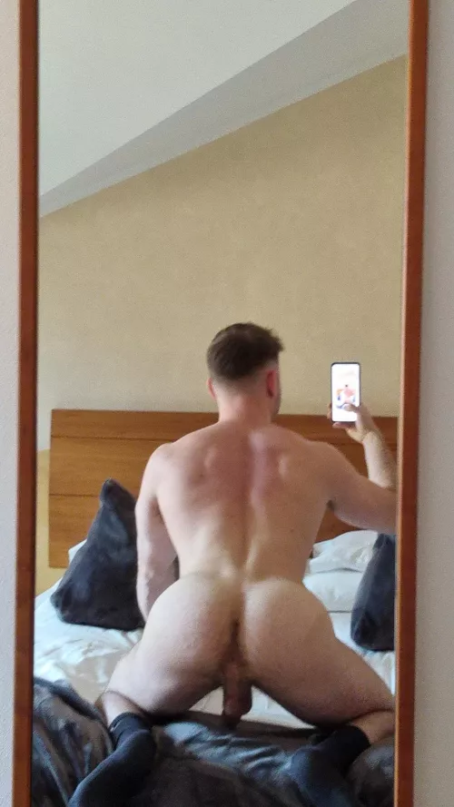 25 german muscled hairy bttm looking for muscled and older daddies ONLY add simon_reat20