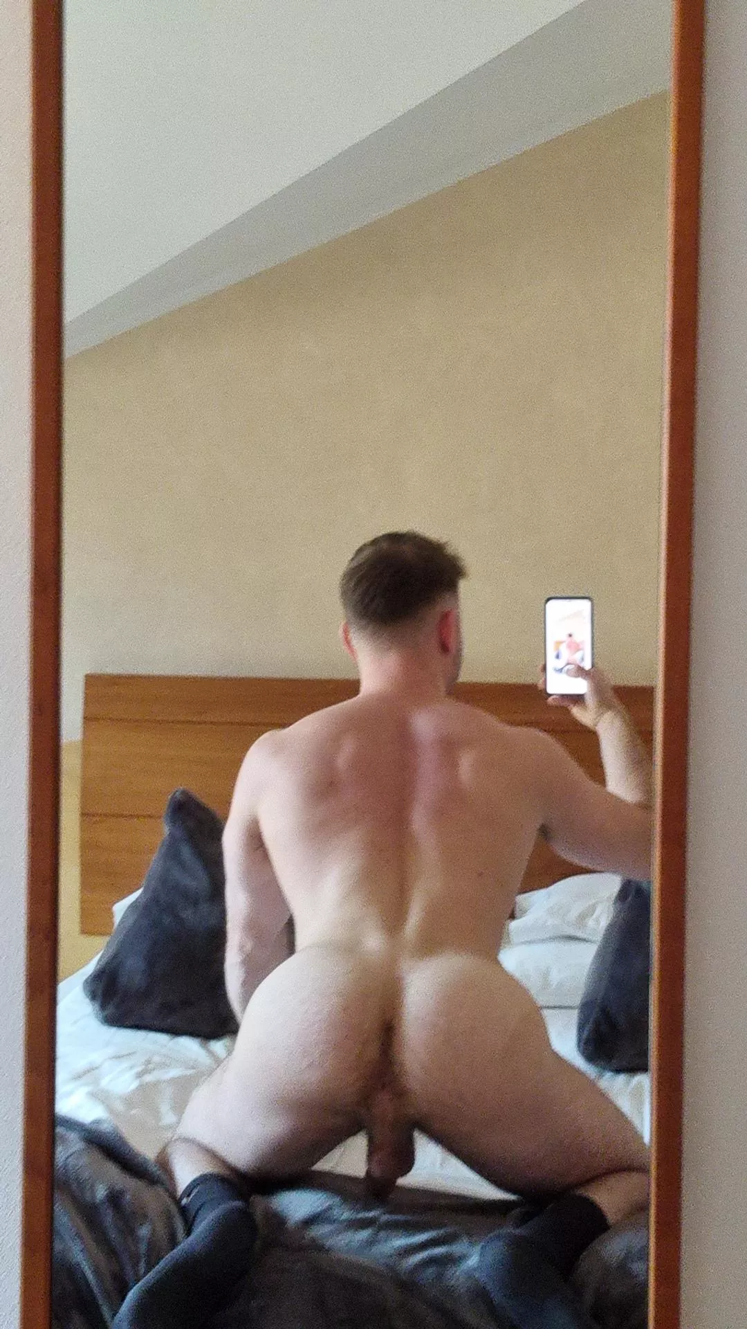 25 german muscled hairy bttm looking for muscled and older daddies ONLY add simon_reat20