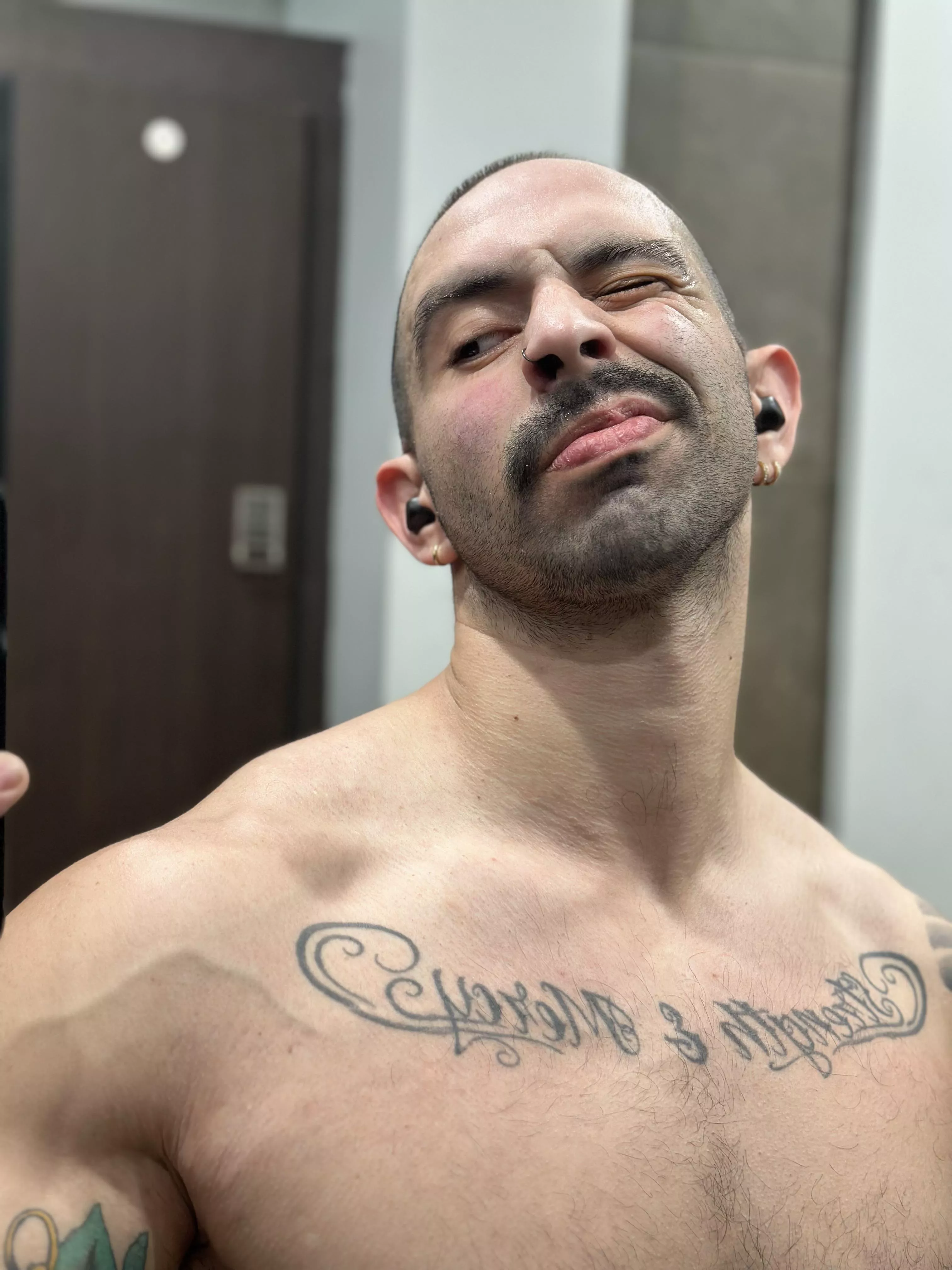 6 months sober. I feel amazing. 6 months sober. I feel amazing.