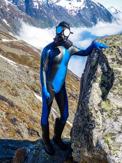 Age 🪨 before Beauty🌟🖤💙