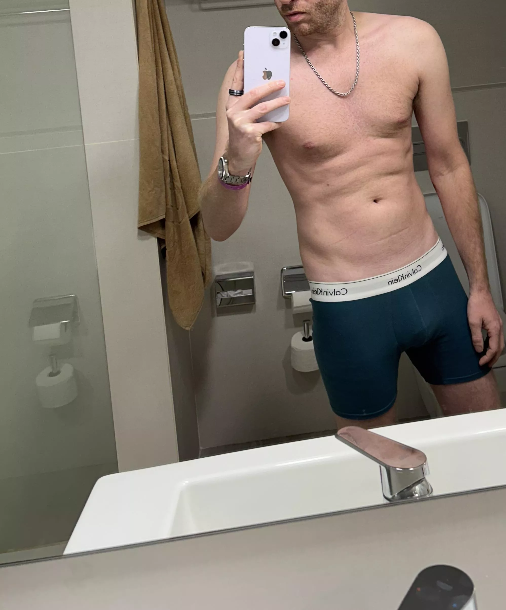 Anyone wanna roleplay as my stepson, start by accidentally snapping me a nude. Hmu with asl then start with nude Nathanuk111