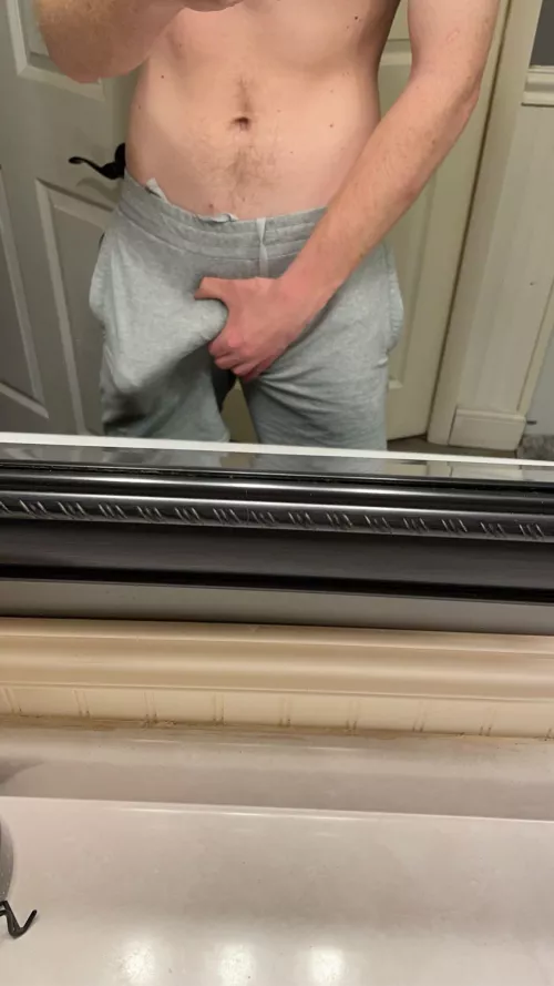 Are grey sweat pants allowed in here? Dms open