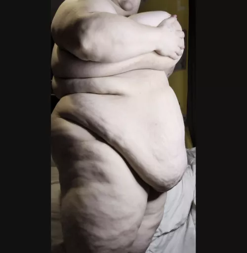 Big belly big boobs big everything 