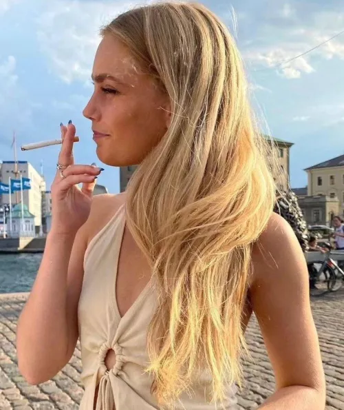 Blonde about to drag 🤤