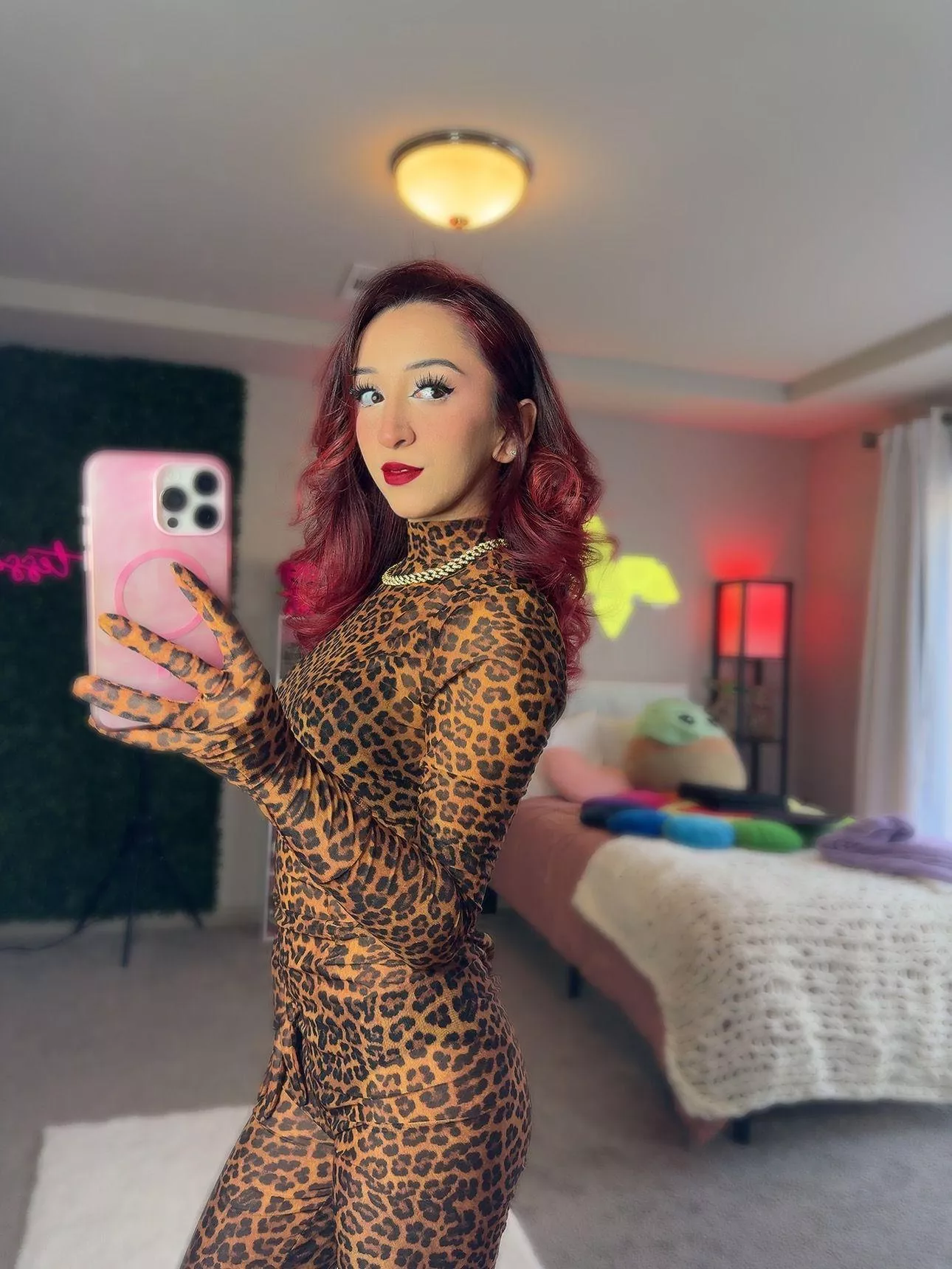 Bow Down To Your Queen 👑💰 I’ll Have You Fucked And Begging For More! [cam] [dom] [gfe] [sext] [pic] [rate] [vid] (pricing below)