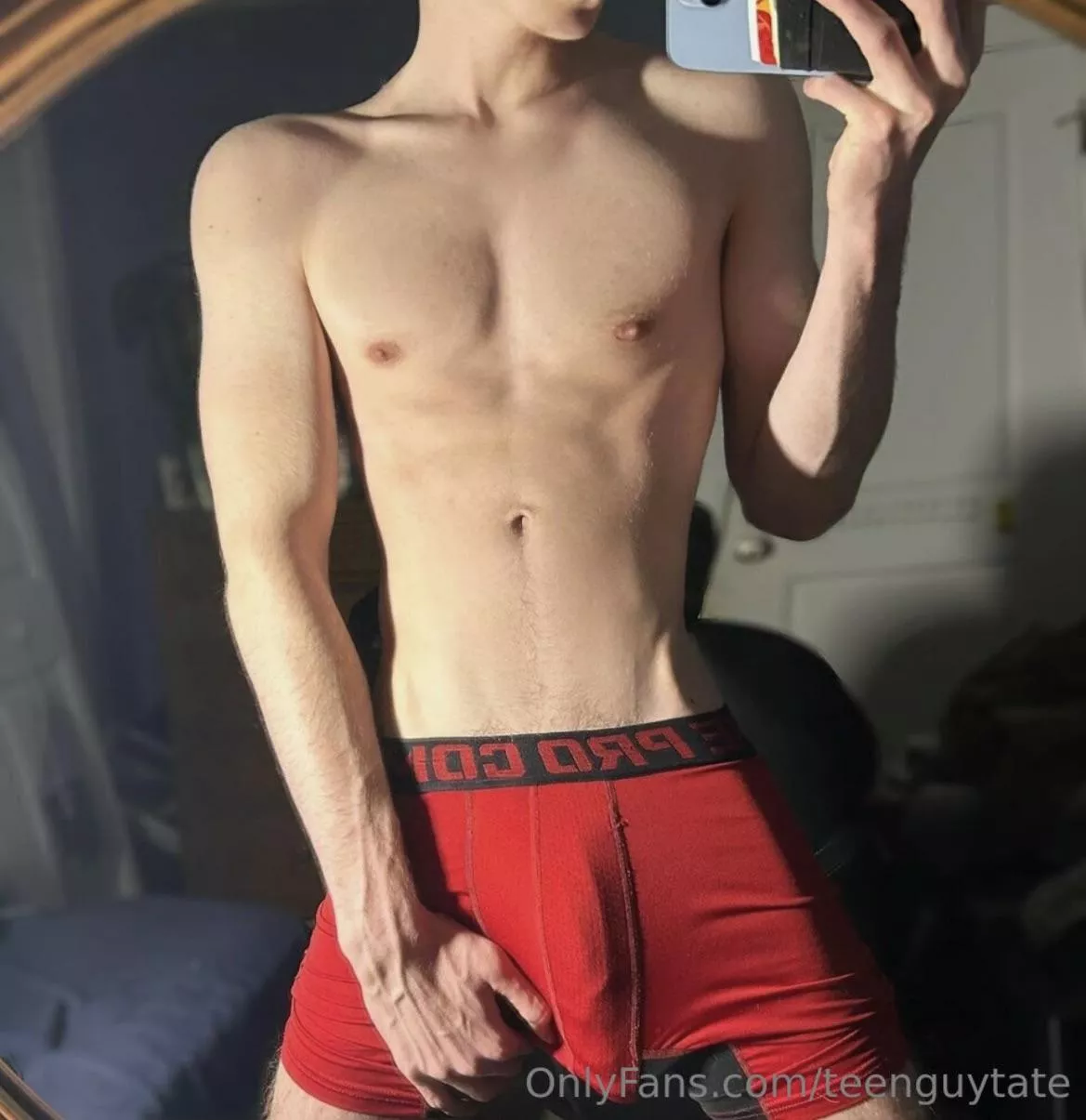 Can you see the vein? 👅❤️