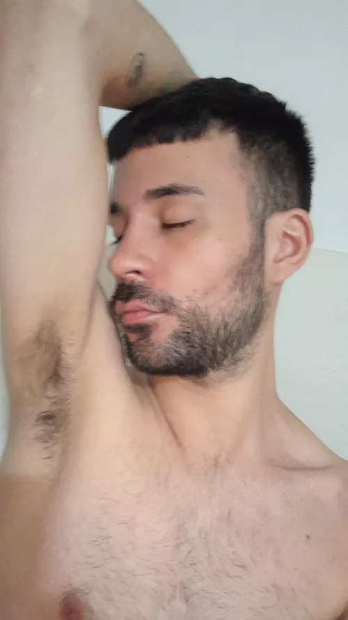 Do you smell my armpits?