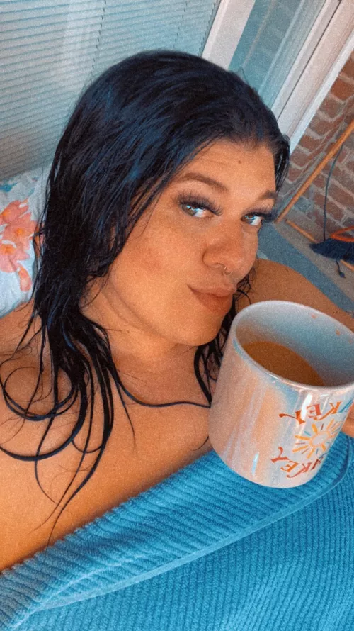 good afternoon from my patio + my coffee. hoping you’re having a lovely hump day thus far 😝