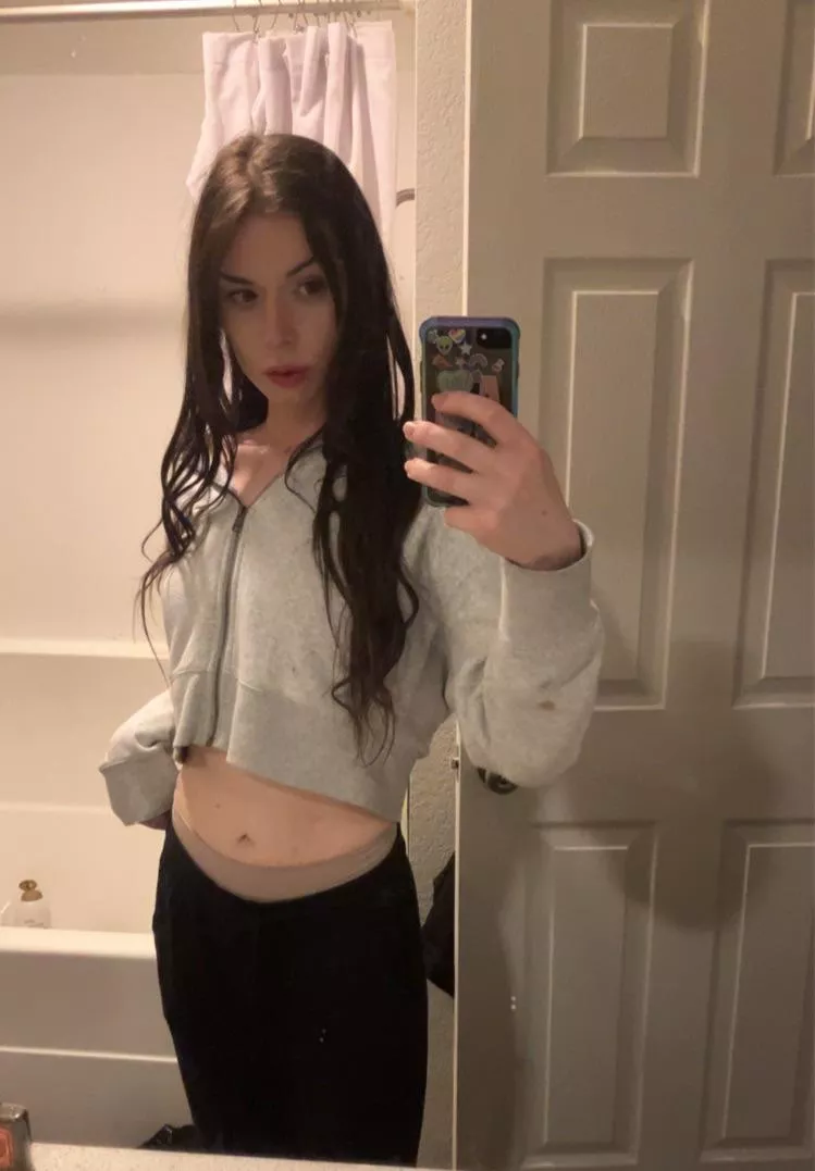 hey I’m Allie! would you accept nudes from me? 🥹