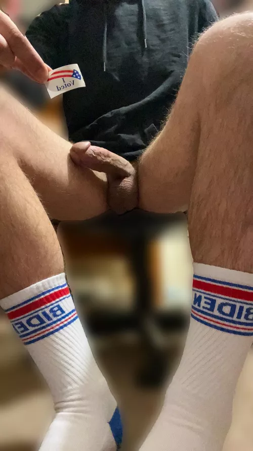 Horny while I voted today 😎