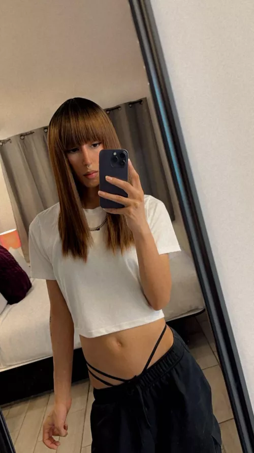 I am loving my picture here coz I look like a lady.