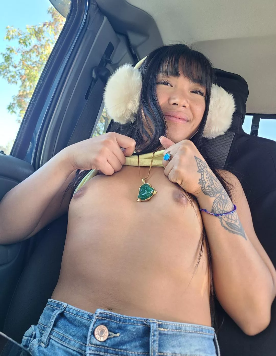 i can be your pinay slave rn 