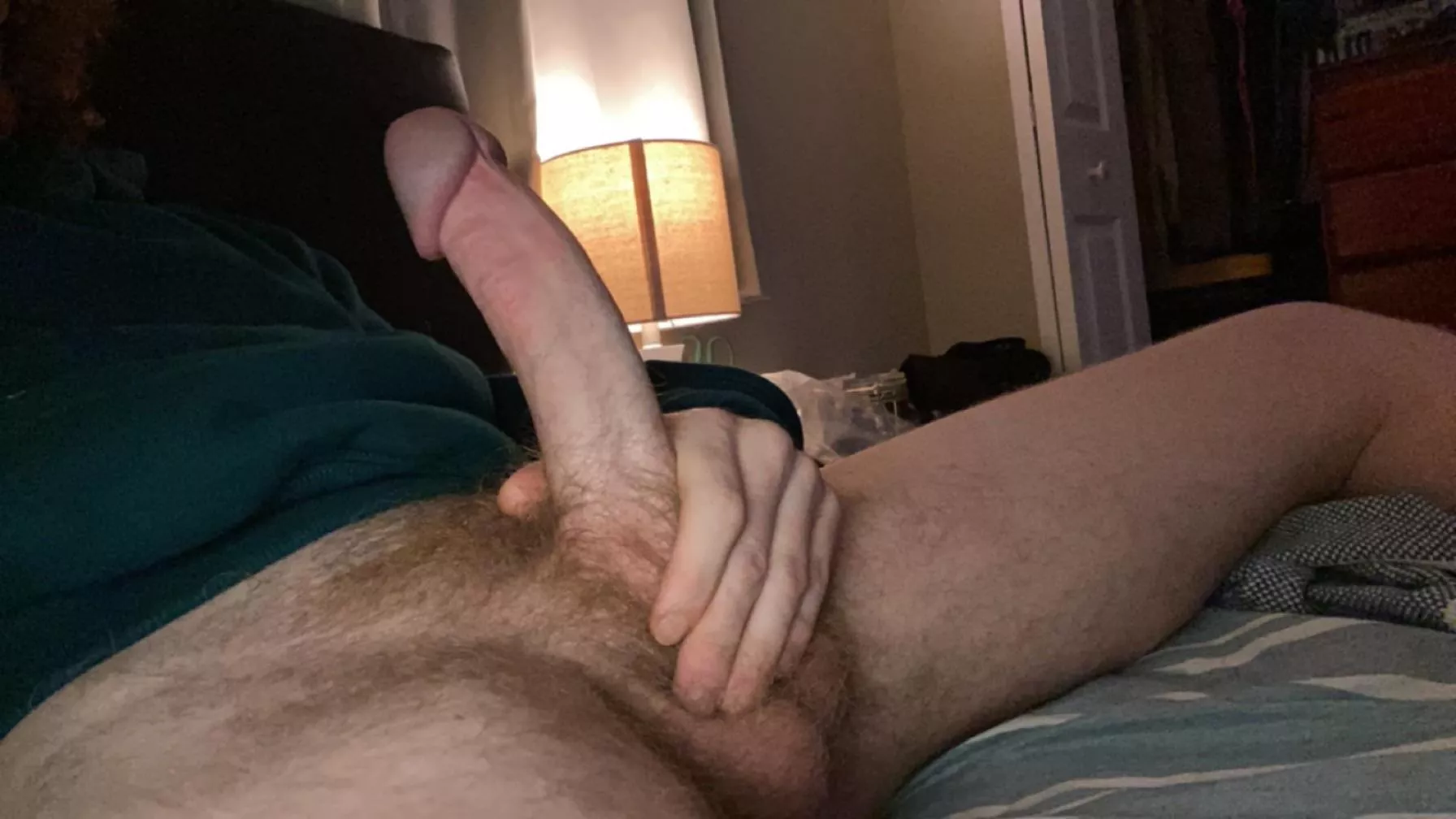 I need friends to send nudes to