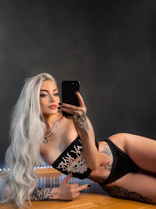 i think my pussy deserves some licks from you